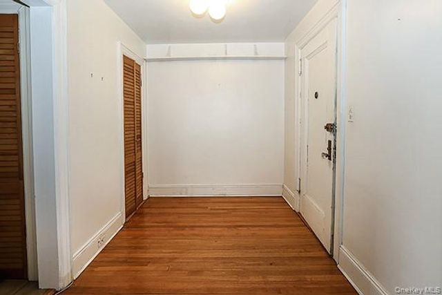 1 Ascot Ridge 1A, Great Neck, NY 11021