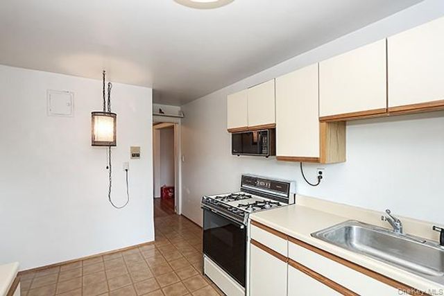 1 Ascot Ridge 1A, Great Neck, NY 11021