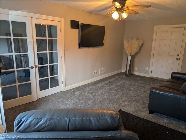 1468 Curtis Avenue, Cuyahoga Falls, OH 44221