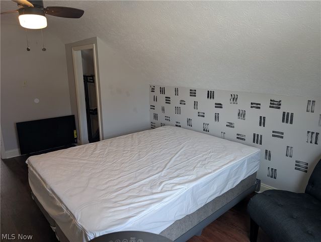 1468 Curtis Avenue, Cuyahoga Falls, OH 44221