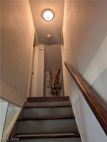 1468 Curtis Avenue, Cuyahoga Falls, OH 44221