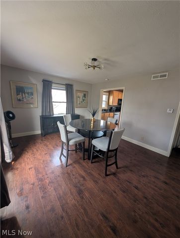 1468 Curtis Avenue, Cuyahoga Falls, OH 44221