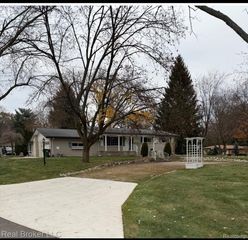 52816 Heatherway Drive N, Shelby Charter Township, MI 48316