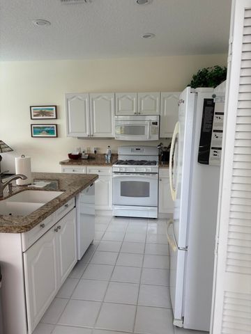927 Augusta Pointe Drive, Palm Beach Gardens, FL 33418