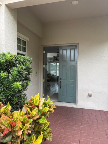 927 Augusta Pointe Drive, Palm Beach Gardens, FL 33418