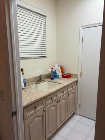 927 Augusta Pointe Drive, Palm Beach Gardens, FL 33418