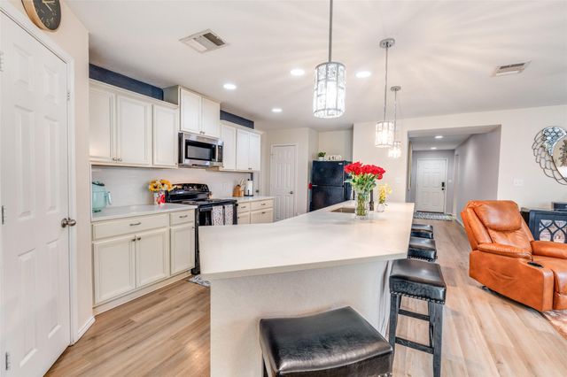 301 Rummel DR, Kyle, TX 78640