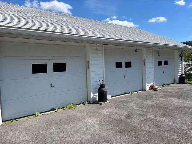 196 Short Crumhorn Road, Maryland, NY 12116