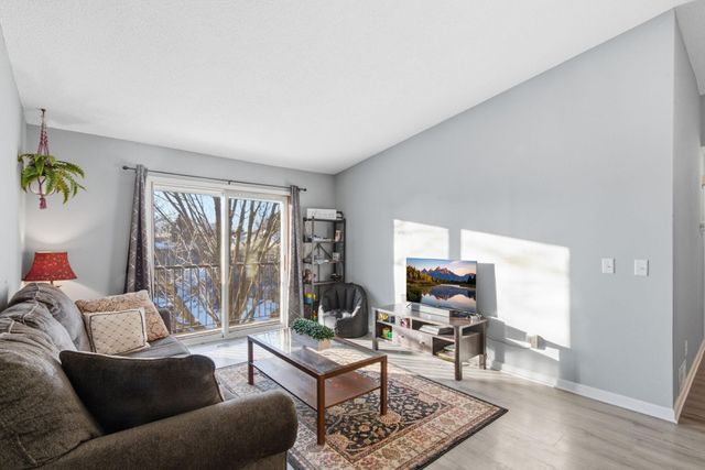 2063 N Park Drive 6, Saint Paul, MN 55119