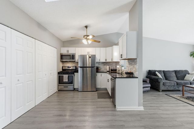 2063 N Park Drive 6, Saint Paul, MN 55119