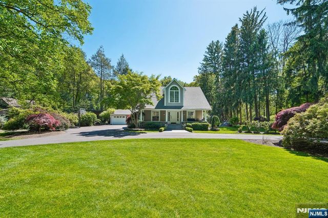 42 Hillside Avenue, Upper Saddle River, NJ 07458