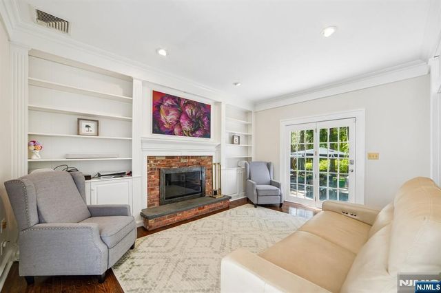 42 Hillside Avenue, Upper Saddle River, NJ 07458