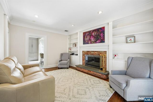 42 Hillside Avenue, Upper Saddle River, NJ 07458