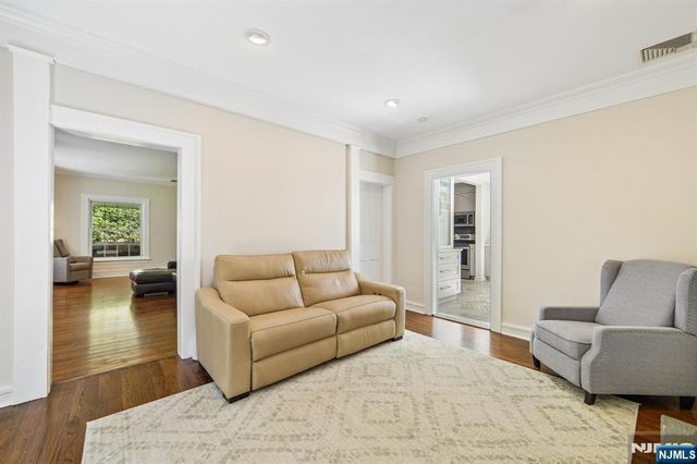 42 Hillside Avenue, Upper Saddle River, NJ 07458