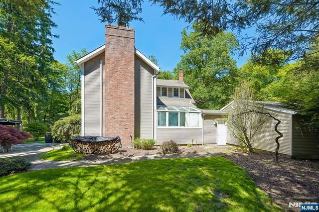 42 Hillside Avenue, Upper Saddle River, NJ 07458