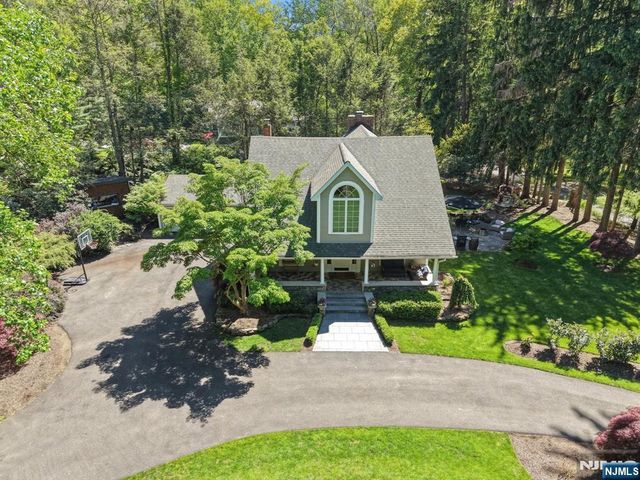 42 Hillside Avenue, Upper Saddle River, NJ 07458