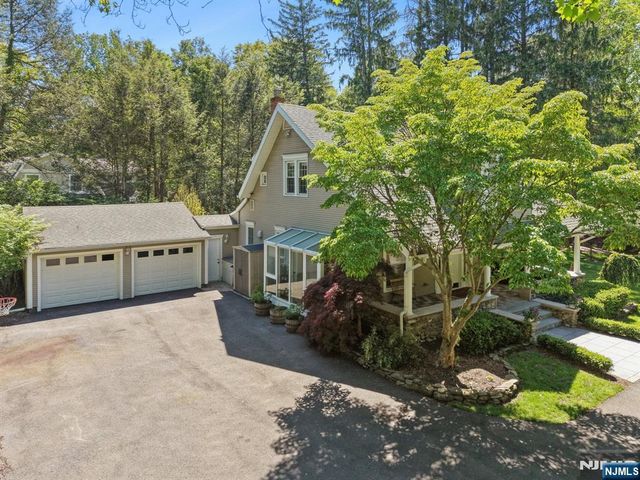 42 Hillside Avenue, Upper Saddle River, NJ 07458