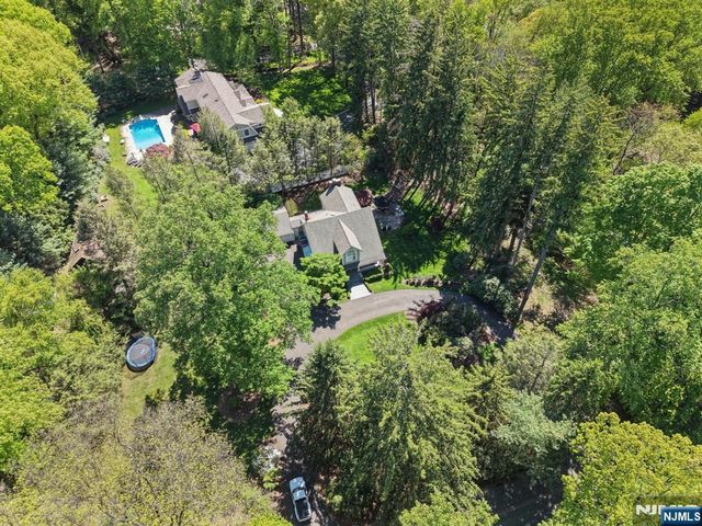 42 Hillside Avenue, Upper Saddle River, NJ 07458