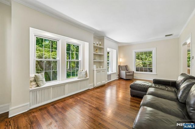 42 Hillside Avenue, Upper Saddle River, NJ 07458