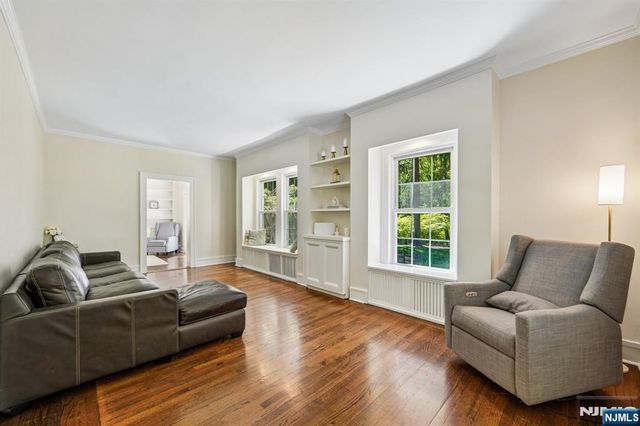 42 Hillside Avenue, Upper Saddle River, NJ 07458