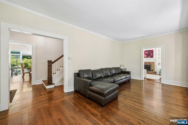 42 Hillside Avenue, Upper Saddle River, NJ 07458