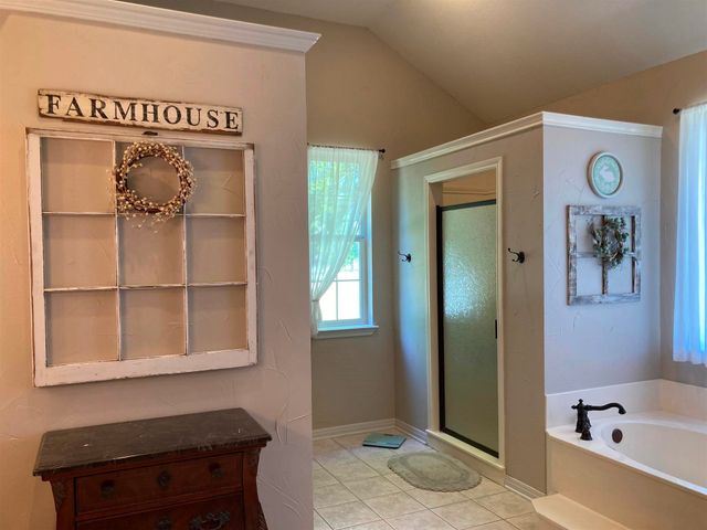 142 Hickory Valley Lane, Waco, TX 76705