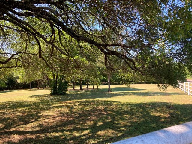 142 Hickory Valley Lane, Waco, TX 76705