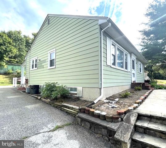 1564 SULPHUR SPRING RD, Halethorpe, MD 21227