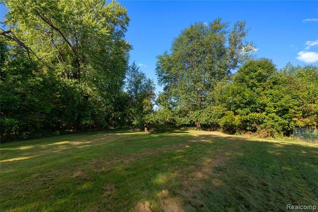 15116 Charluene Drive, Fenton, MI 48430