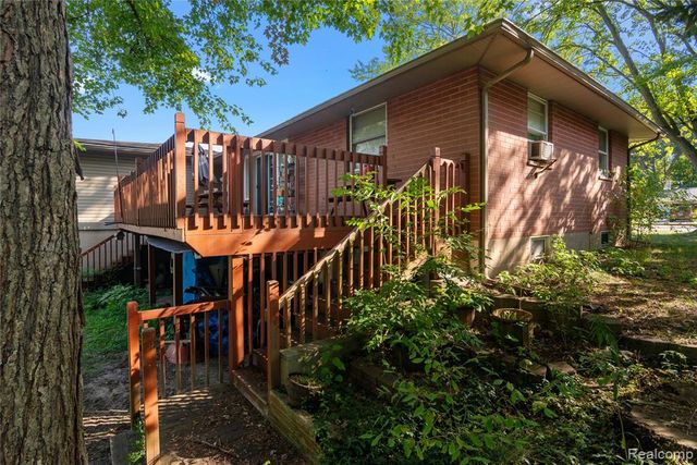 15116 Charluene Drive, Fenton, MI 48430