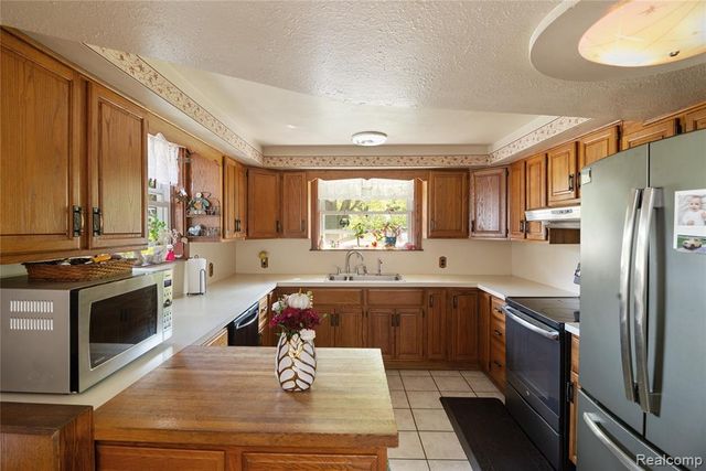 15116 Charluene Drive, Fenton, MI 48430