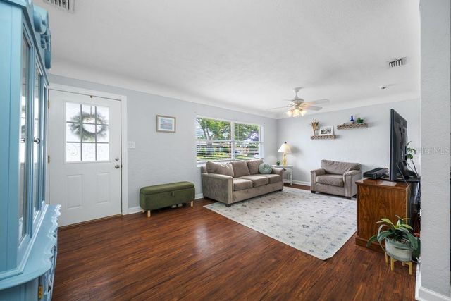 6752 31ST TERRACE N, St Petersburg, FL 33710