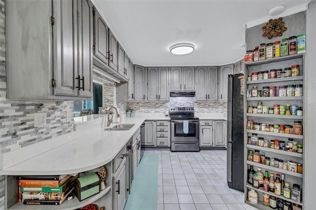 563 LEWIS BOULEVARD SE, St Petersburg, FL 33705