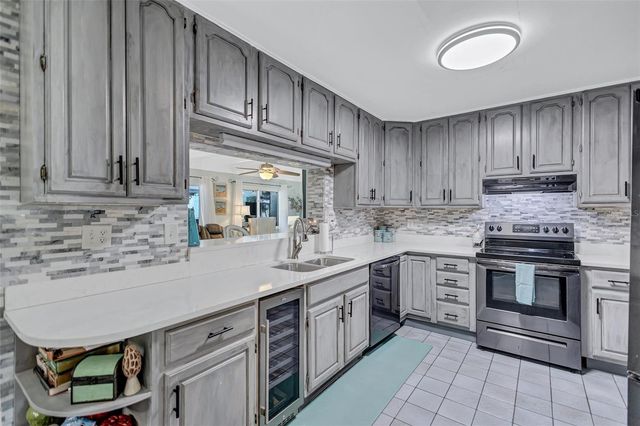 563 LEWIS BOULEVARD SE, St Petersburg, FL 33705