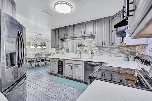 563 LEWIS BOULEVARD SE, St Petersburg, FL 33705