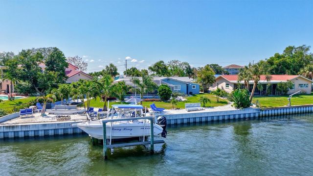 563 LEWIS BOULEVARD SE, St Petersburg, FL 33705