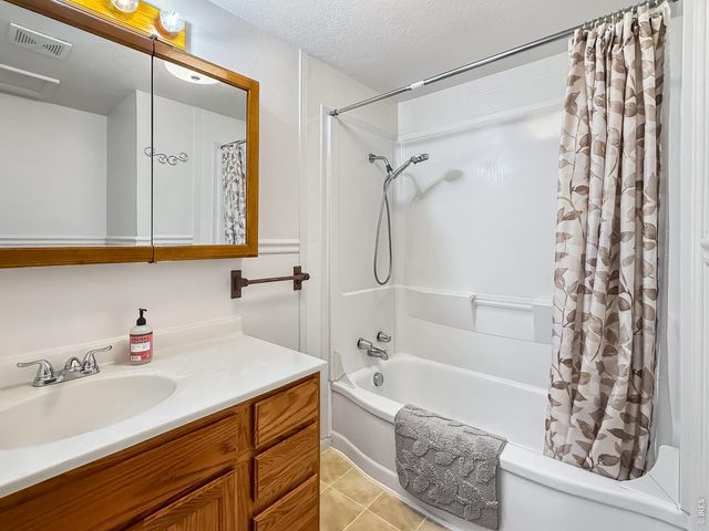 525 Cleveland St, Sterling, CO 80751