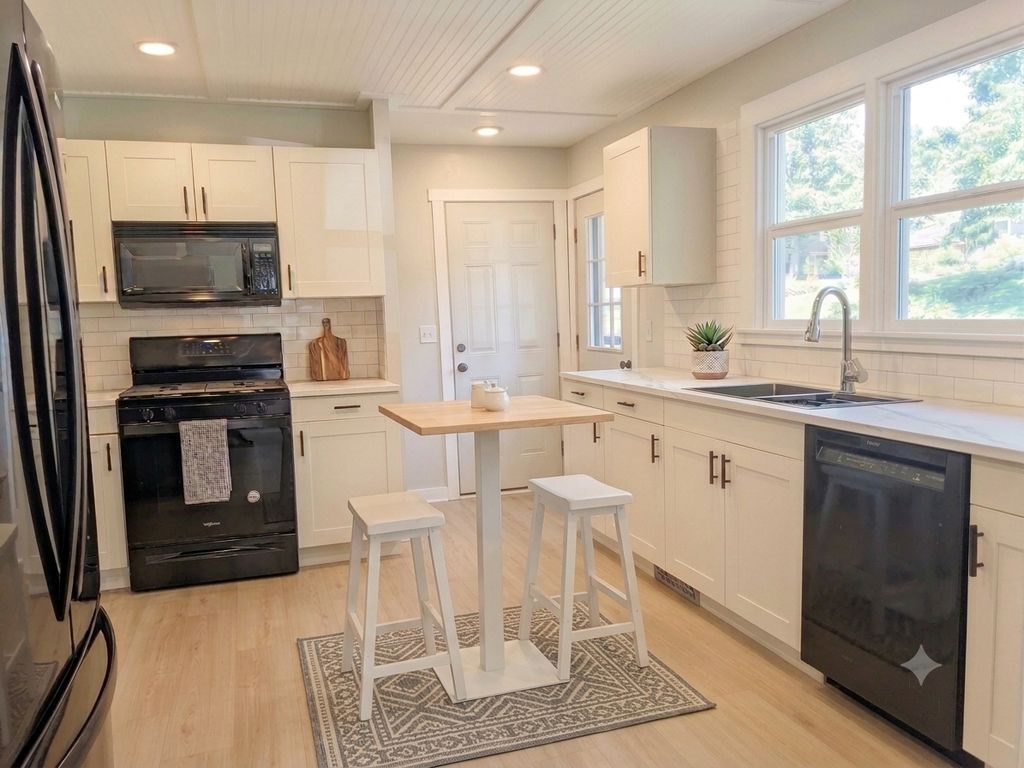 124 N 3rd Street, Le Sueur, MN 56058 — photo 2