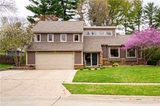 724 46th Place, West Des Moines, IA 50265