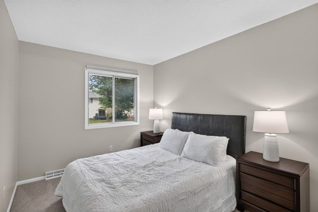 456 Dorland Court S, Maplewood, MN 55119