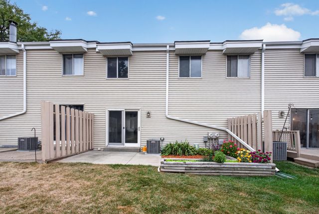 456 Dorland Court S, Maplewood, MN 55119