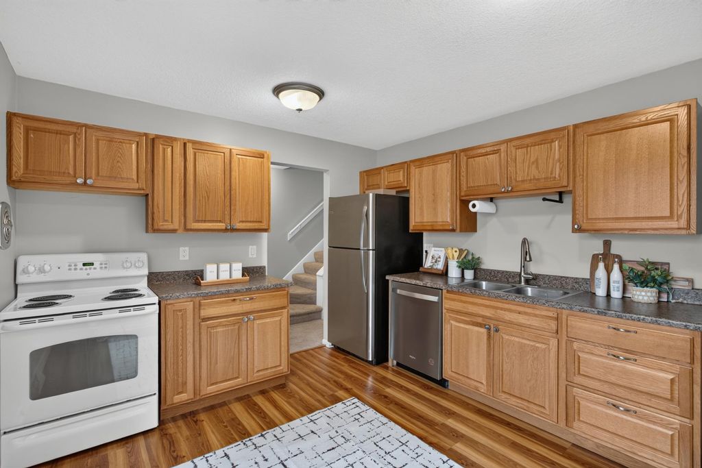 456 Dorland Court S, Maplewood, MN 55119 — photo 5