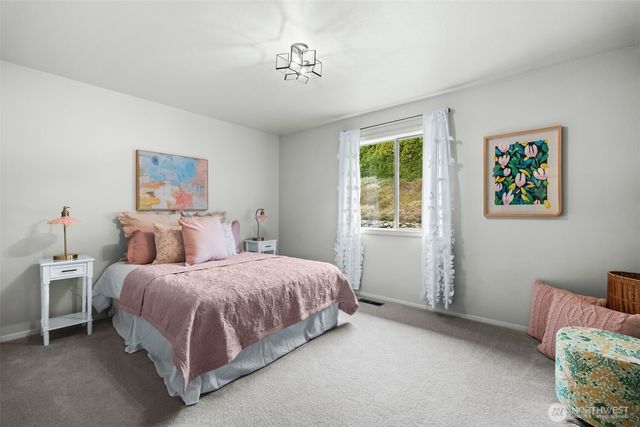 2590 NE William E Sutton Road, Bremerton, WA 98311