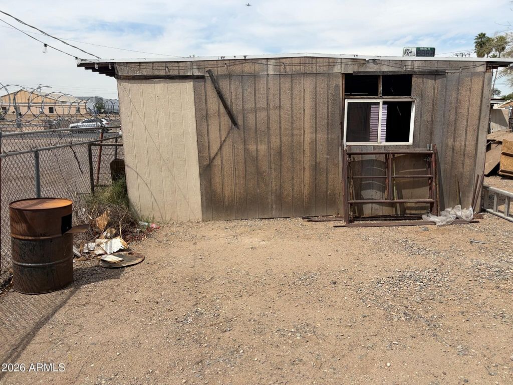 Image 13 of property listing at 2045 S 6TH Avenue, Phoenix, AZ 85003