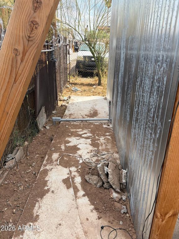 Image 18 of property listing at 2045 S 6TH Avenue, Phoenix, AZ 85003