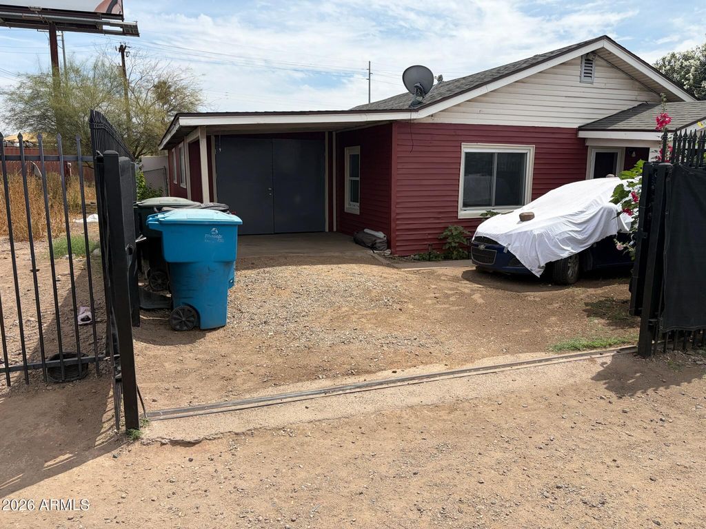 Image 2 of property listing at 2045 S 6TH Avenue, Phoenix, AZ 85003
