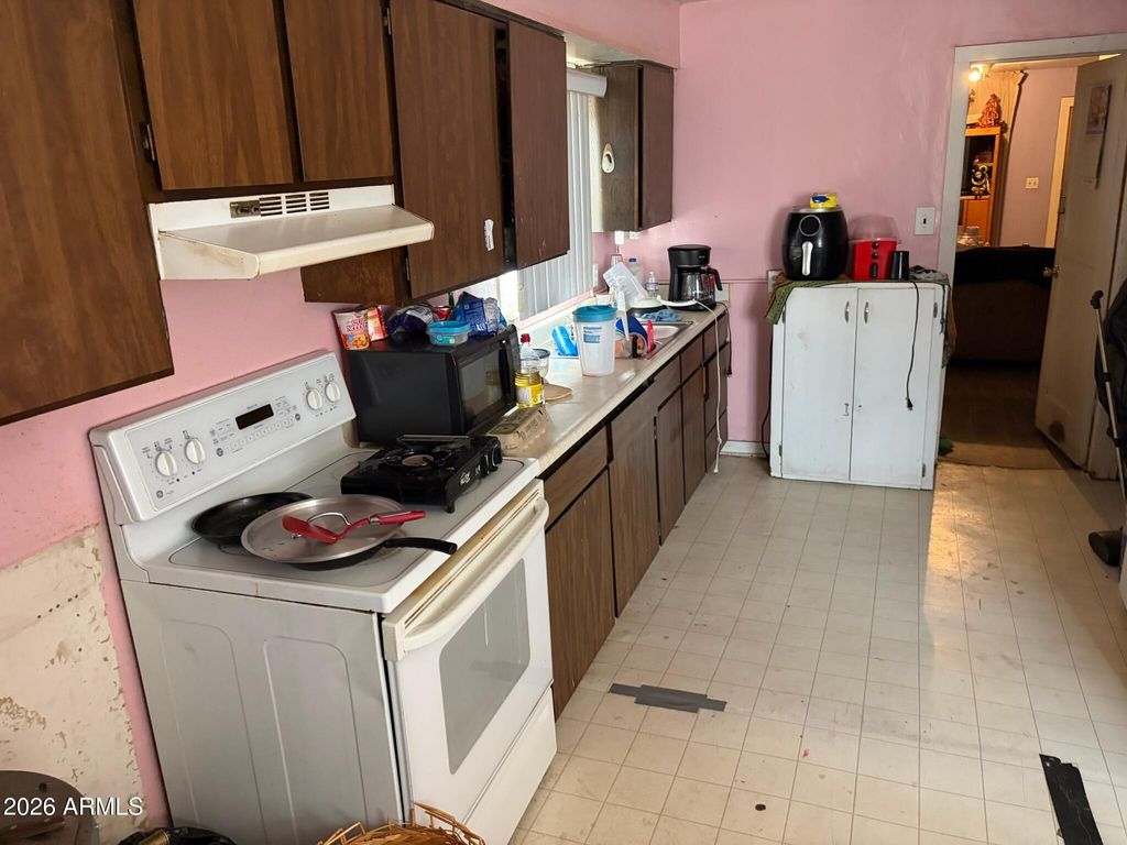 Image 26 of property listing at 2045 S 6TH Avenue, Phoenix, AZ 85003