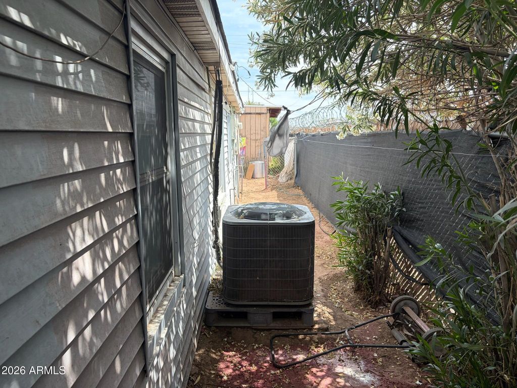 Image 36 of property listing at 2045 S 6TH Avenue, Phoenix, AZ 85003