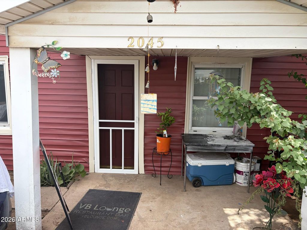Image 5 of property listing at 2045 S 6TH Avenue, Phoenix, AZ 85003
