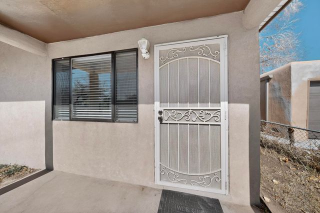 2705 Mountain Road NW, Albuquerque, NM 87104